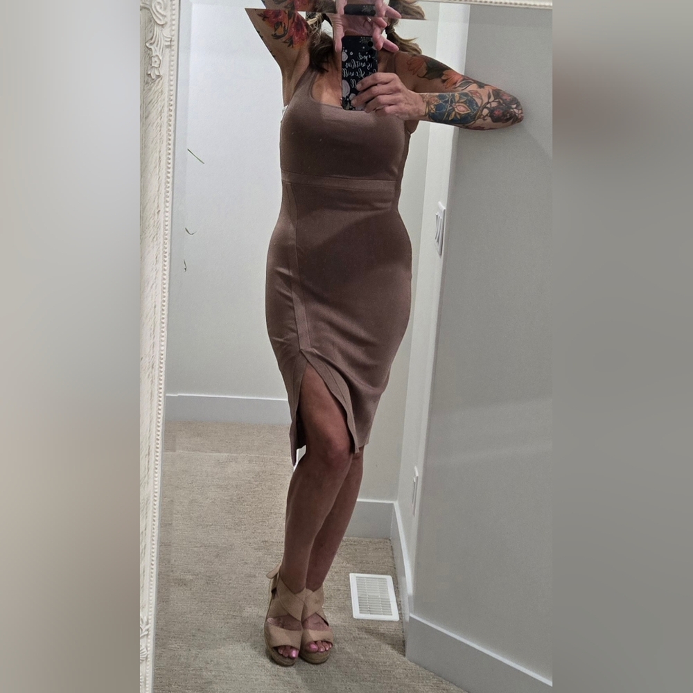 Babaton Sleeveless Bodycon Midi Dress - Picture 8 of 8